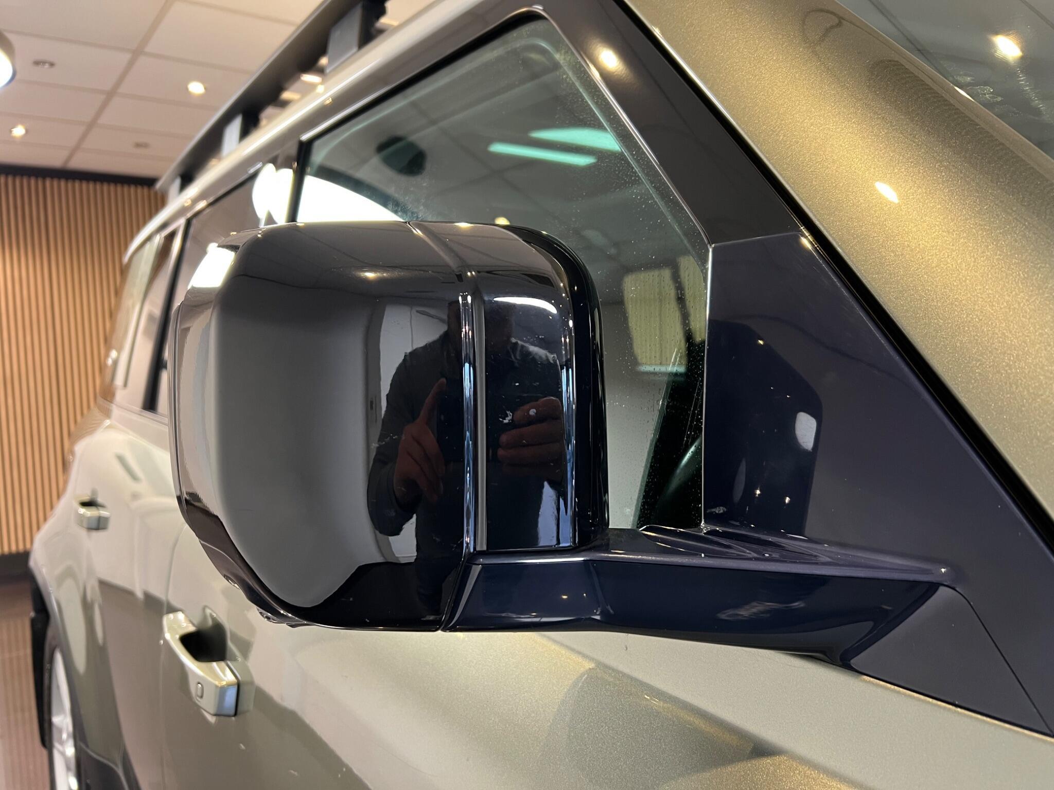 Land Rover Defender 110